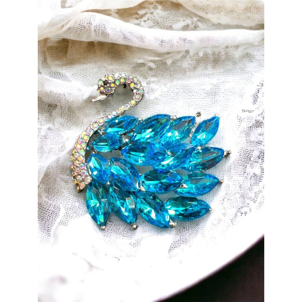 Silver SWAN Brooch with Stunning Deep Blue Sea Sparkly Stones -NEW